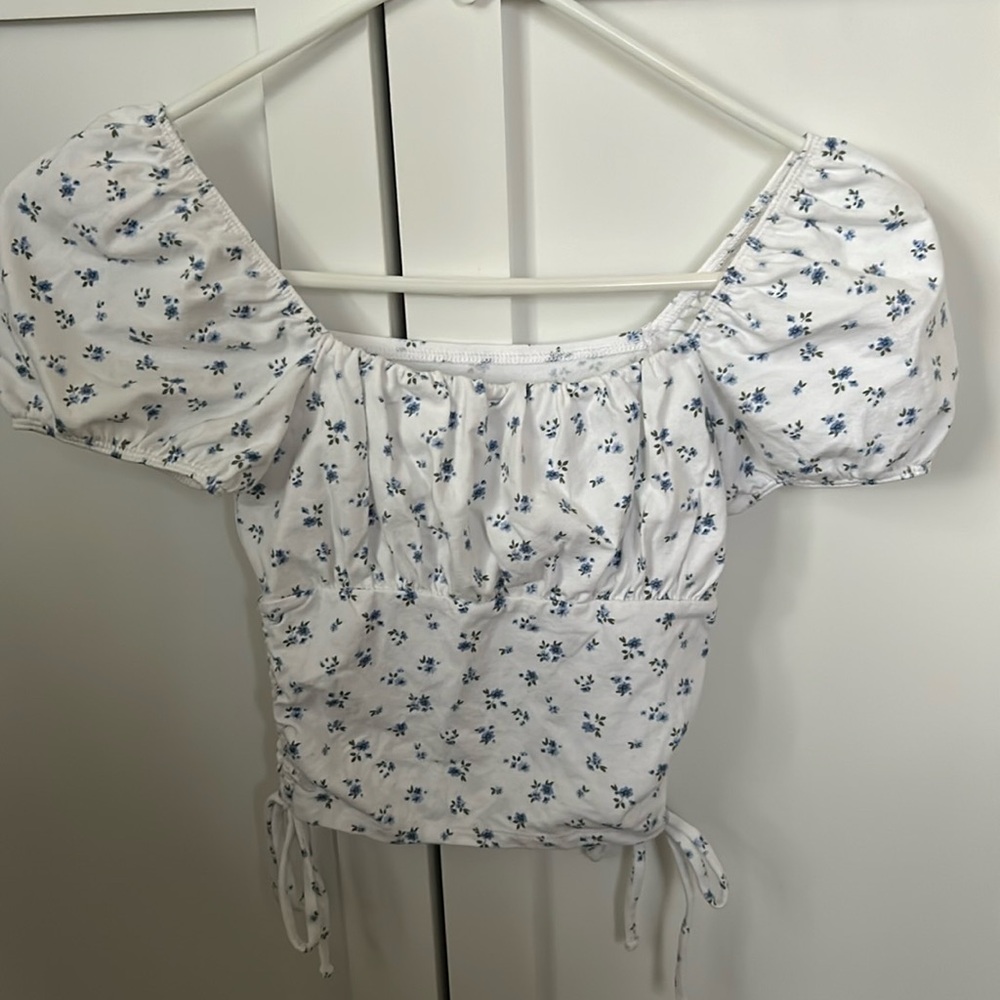 Hollister white blue floral lace up corset puff sleeve crop top | size XXS